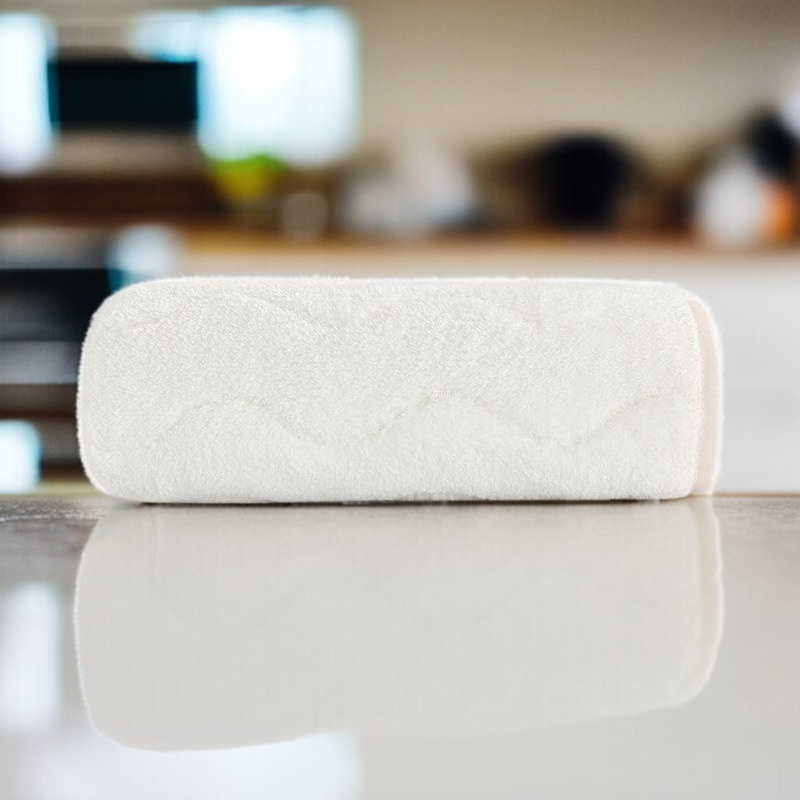 부드럽고 촉감 좋은 코랄 캐시미어 타월