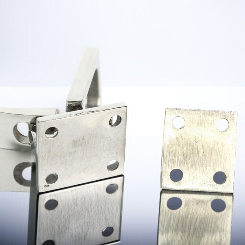 ヨットハッチロック用プルバックルの使用例