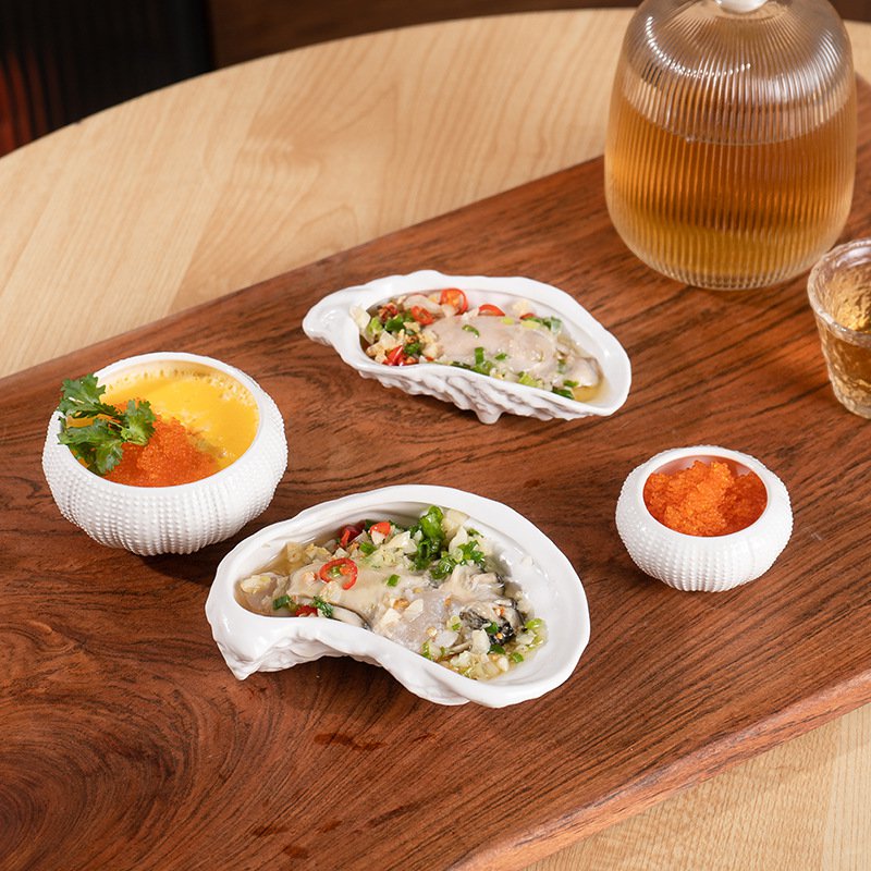 Plato de cerámica de forma irregular