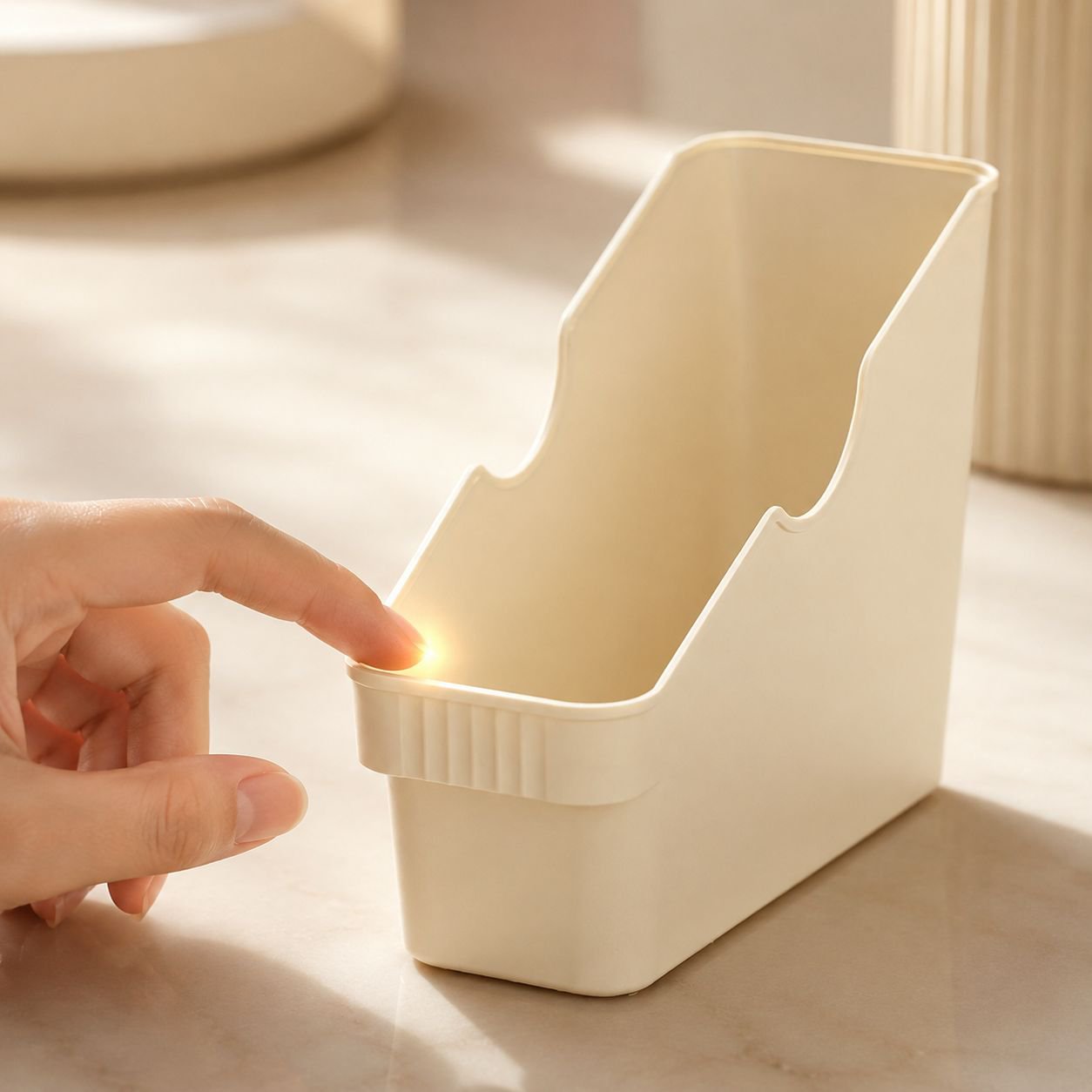Space-saving plastic organizer with bottles and cutlery