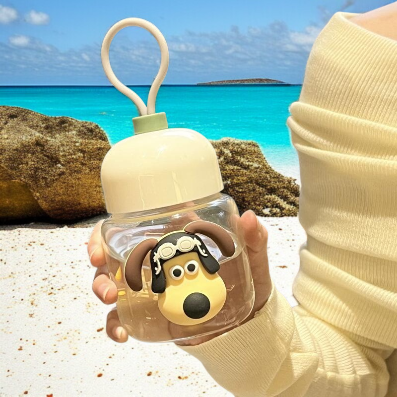 통통한 디자인의 휴대용 커피 잔 측면 이미지