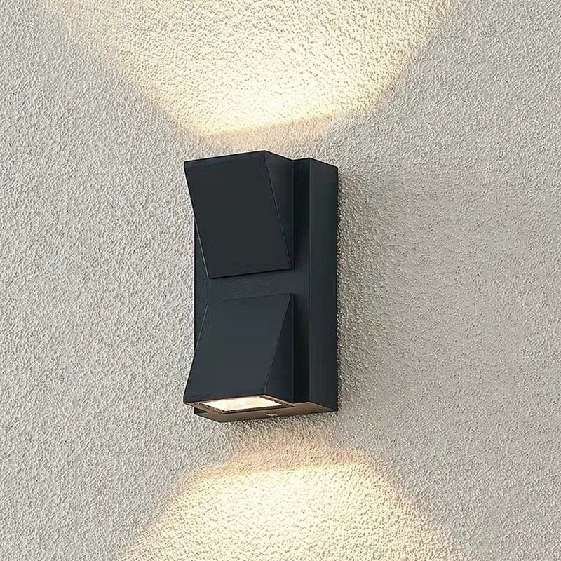 Modern minimalist wall lamp