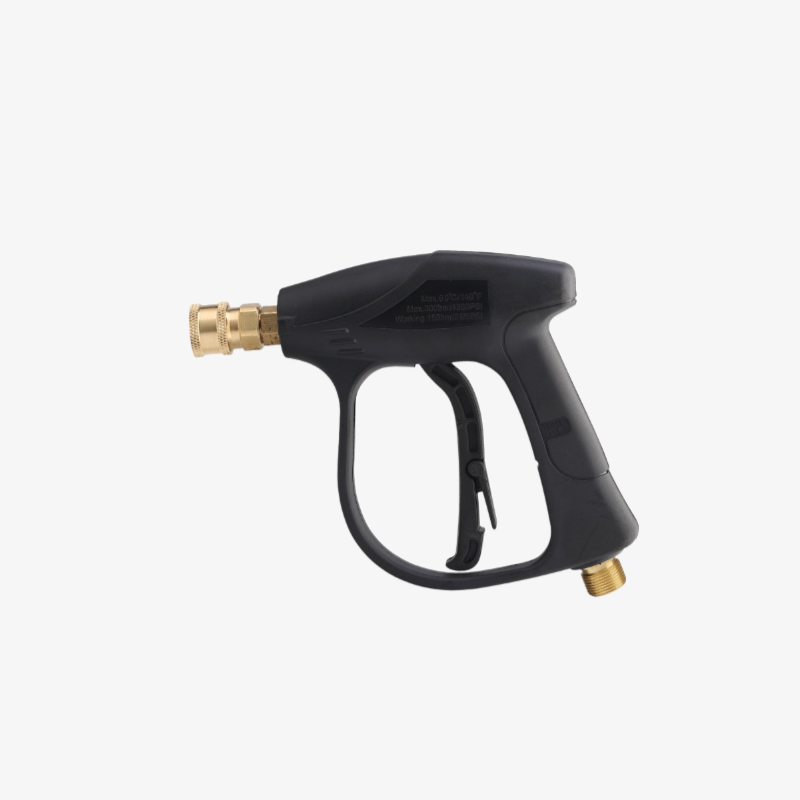 차량 세차 중인 고압세척기 사용 장면