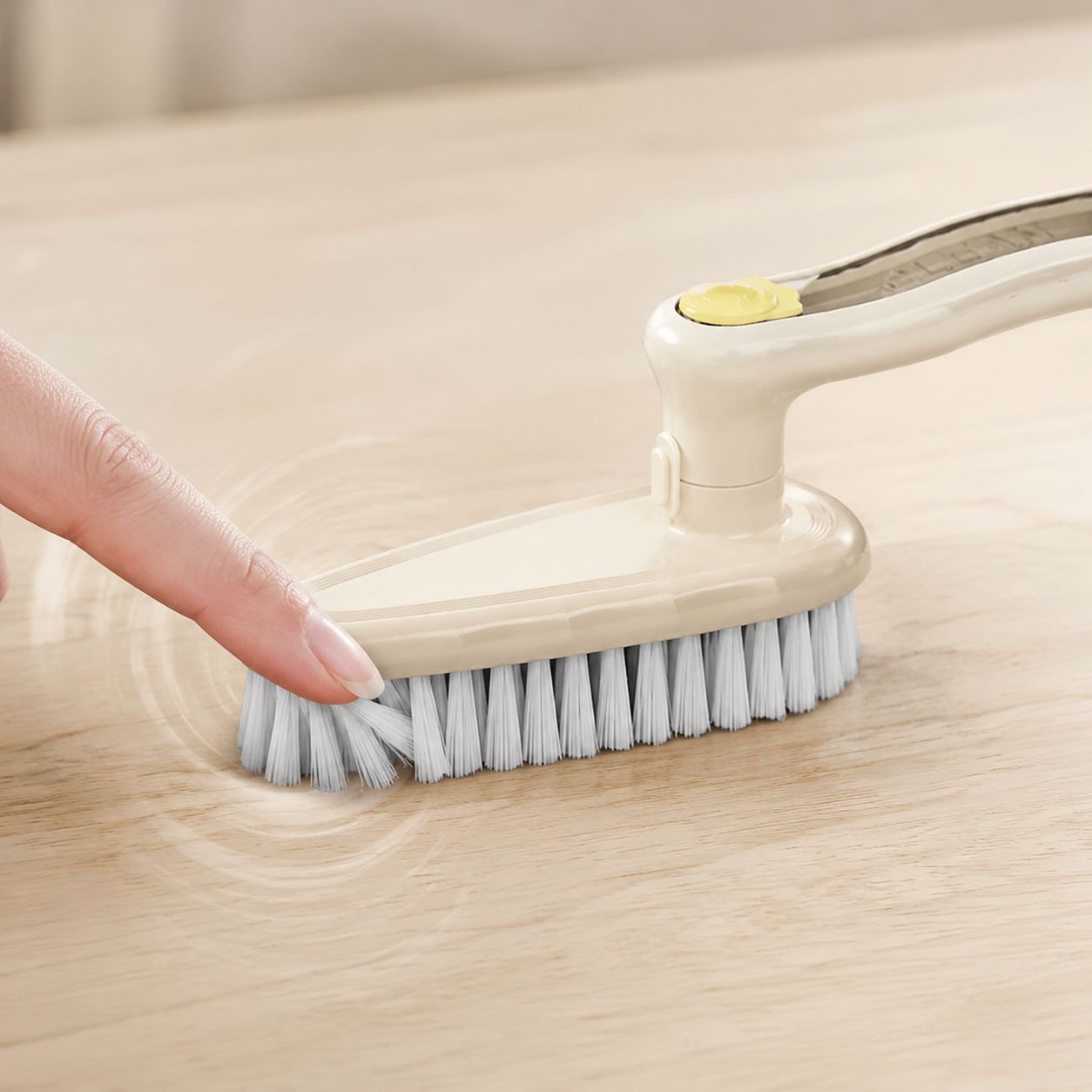 Easy-to-hold handle of 2-in-1 stain remover brush