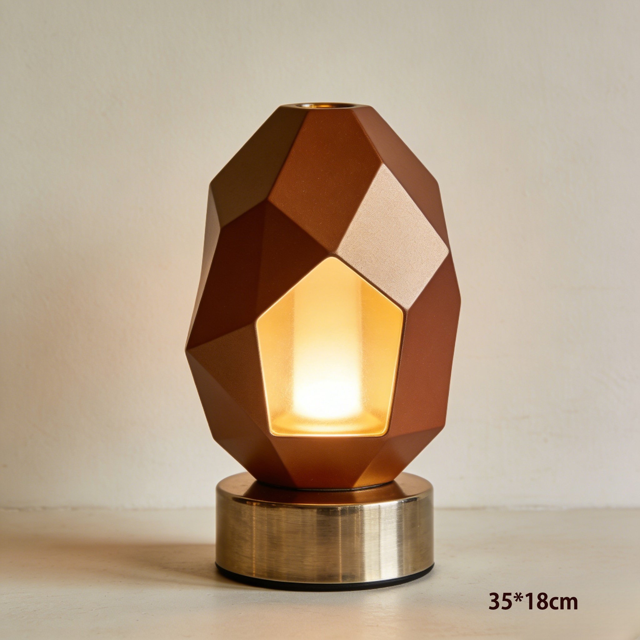 リビングに置かれた装飾ランプ