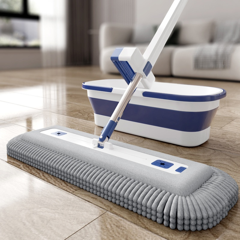 Hands-free flat mop