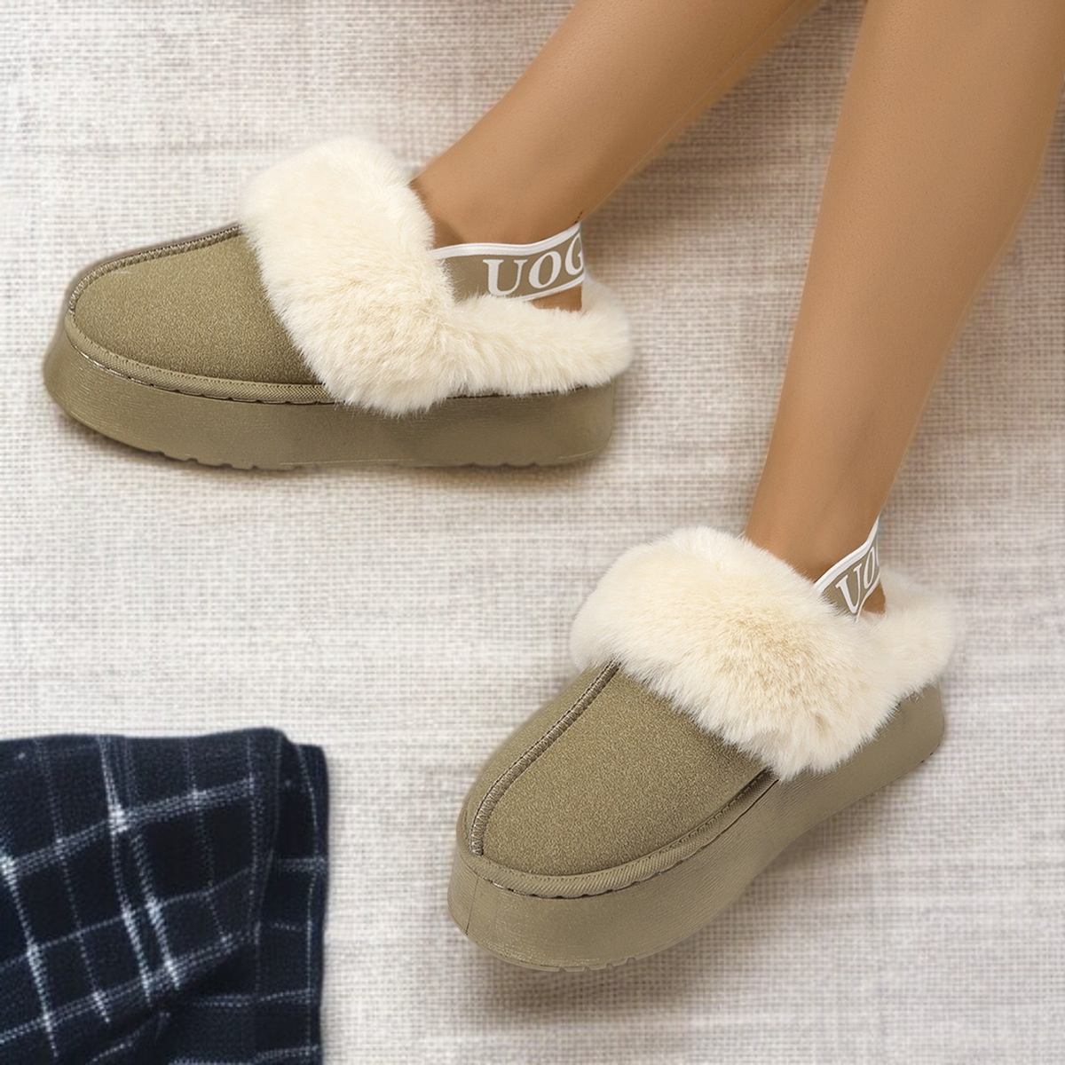 여성 겨울 스노우 부츠 착용 이미지