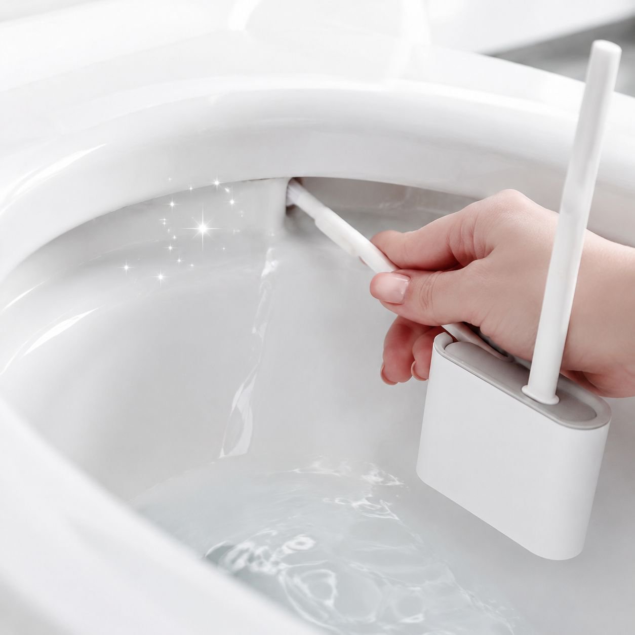 Flexible toilet brush head for deep cleaning