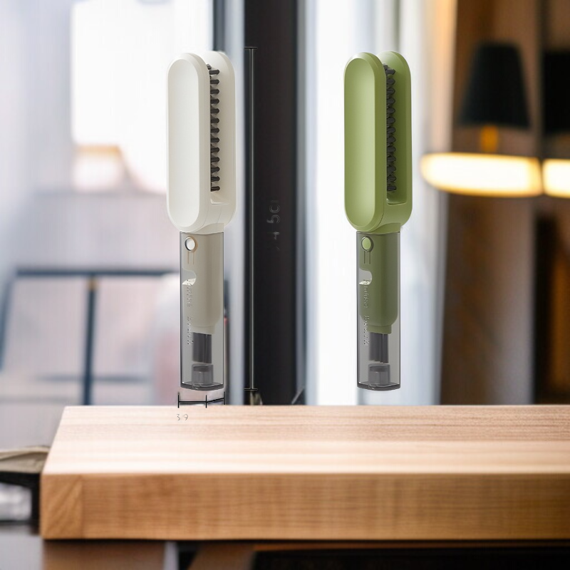 다용도 칼 청소기 사용 장면