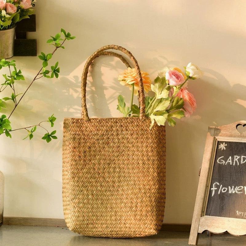 Panier à fleurs tressé en herbe de mer avec poignée