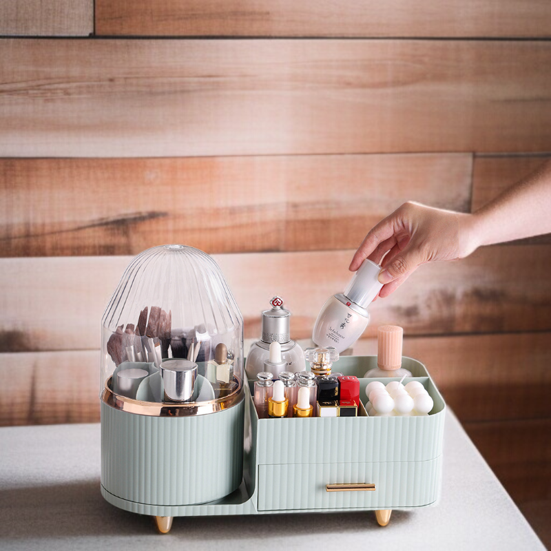 화장품 테이블 선반 정리 모습