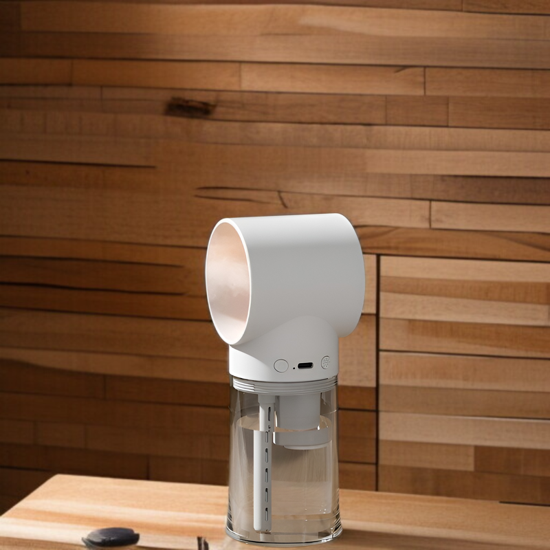 Kompakter Aroma-Luftbefeuchter mit Nachtlicht auf Nachttisch