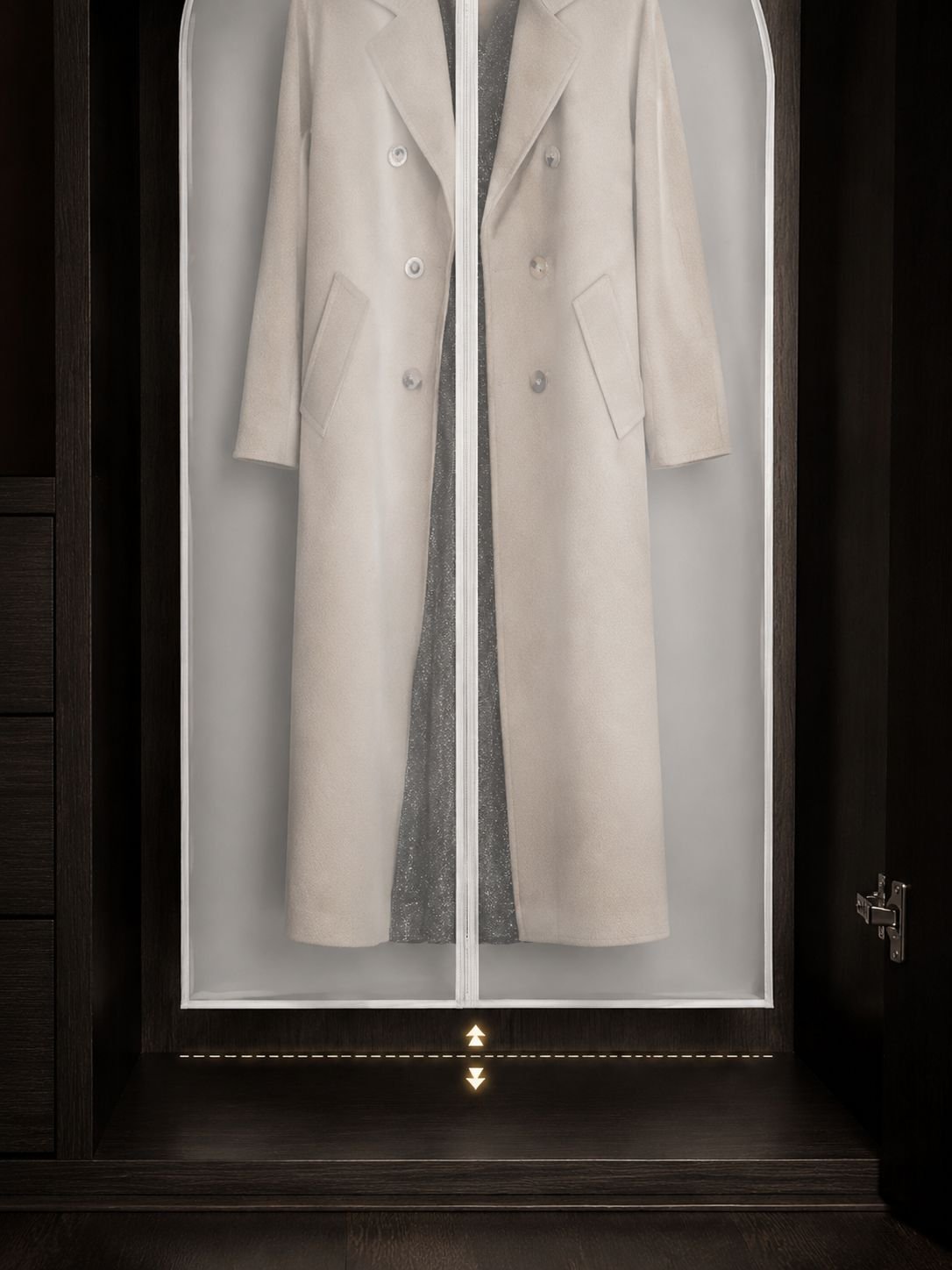 Water-resistant garment bag for moisture-proof storage