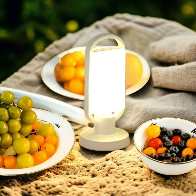 テント内を明るく照らす防水ソーラーライト