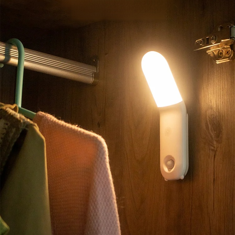 Luz nocturna LED activada por movimiento