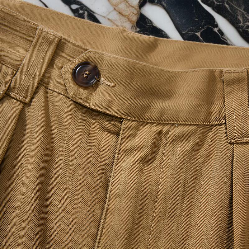 オールシーズン対応カーゴパンツの着用例