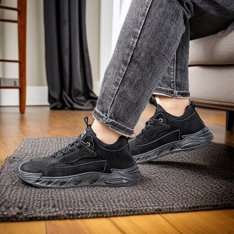 방수 기능이 강조된 남성 운동화 상세 이미지