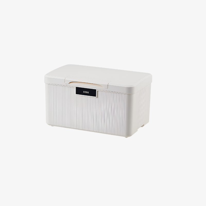 네일 용품을 정리한 대용량 수납함