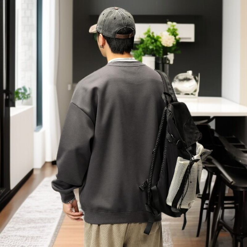 남자 오버사이즈 라운드 맨투맨 정면 착용샷