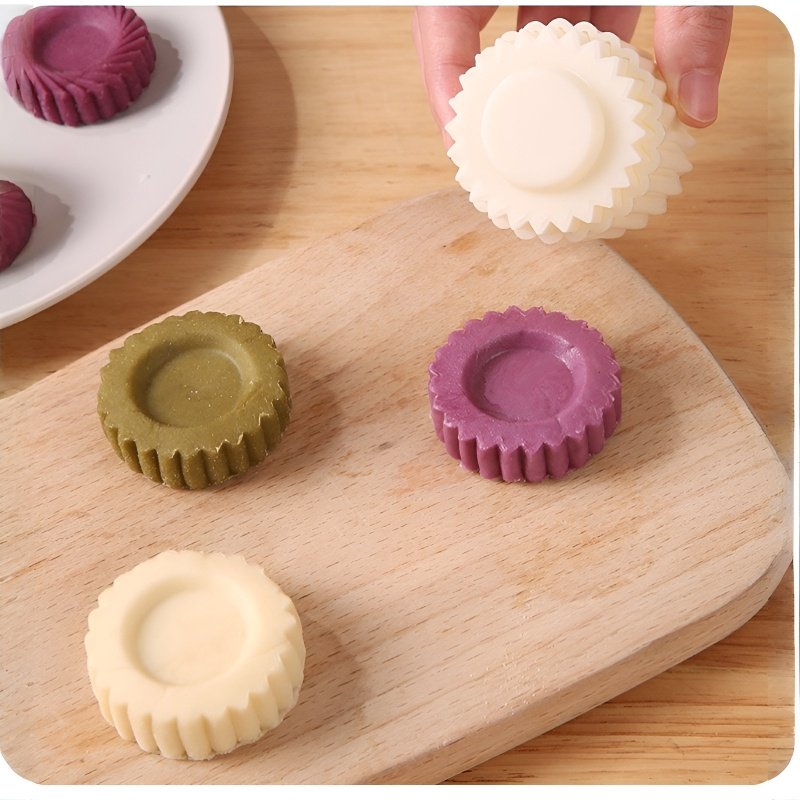 Detachable pastry mold