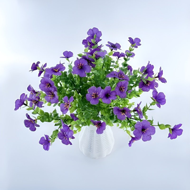 ダイニングテーブルを飾る造花