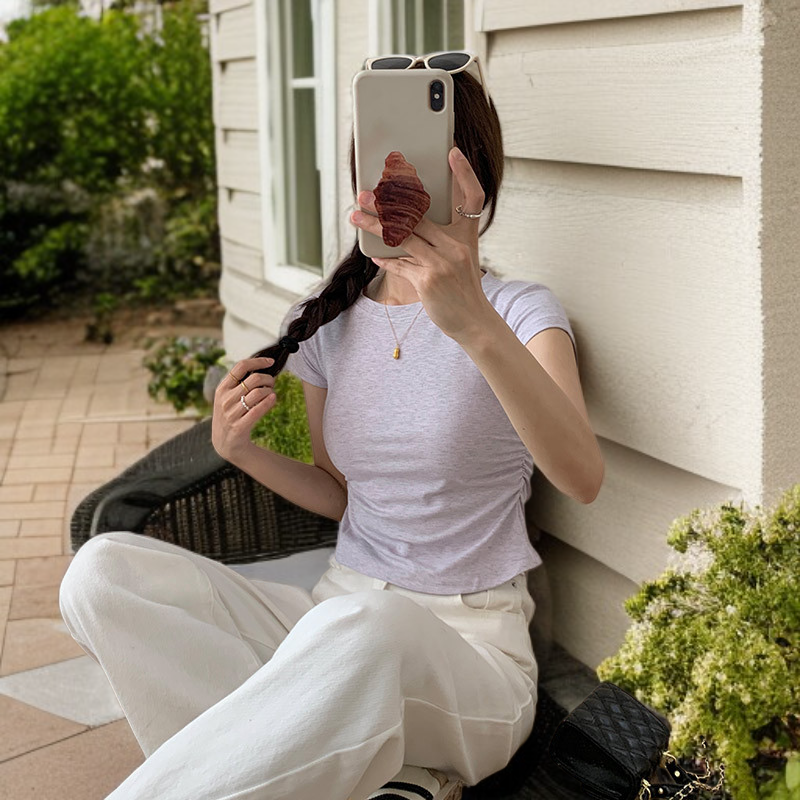 小柄女性向けソルトスタイル肩正しいフリル袖トップス・夏のドーパミンコーデ・スリム見えデザイン丸首シャツ