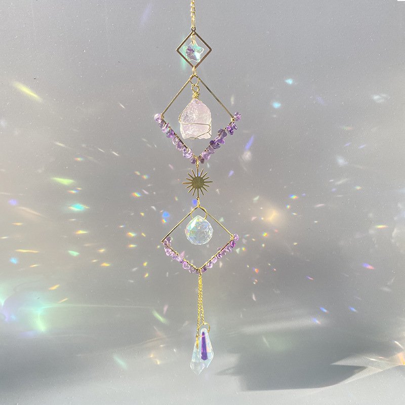 手作りの石の装飾品