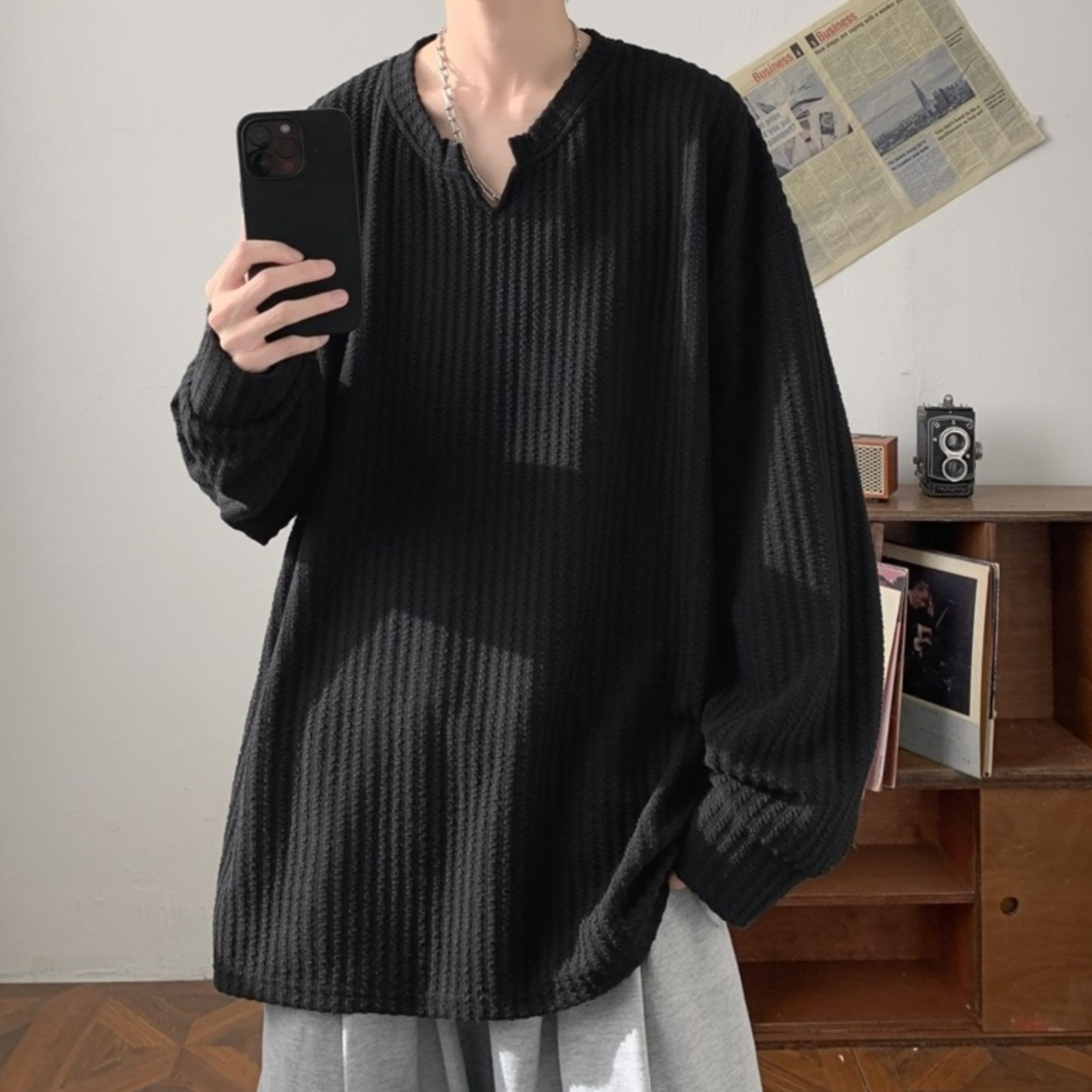 高級感のある白色長袖メンズTシャツ正面画像