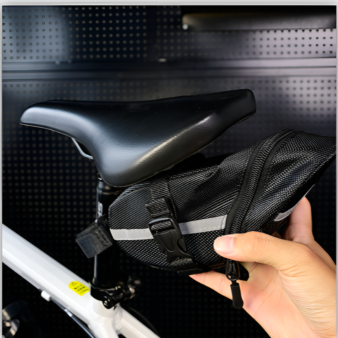 Kompakte Fahrradsatteltasche mit Reflektor