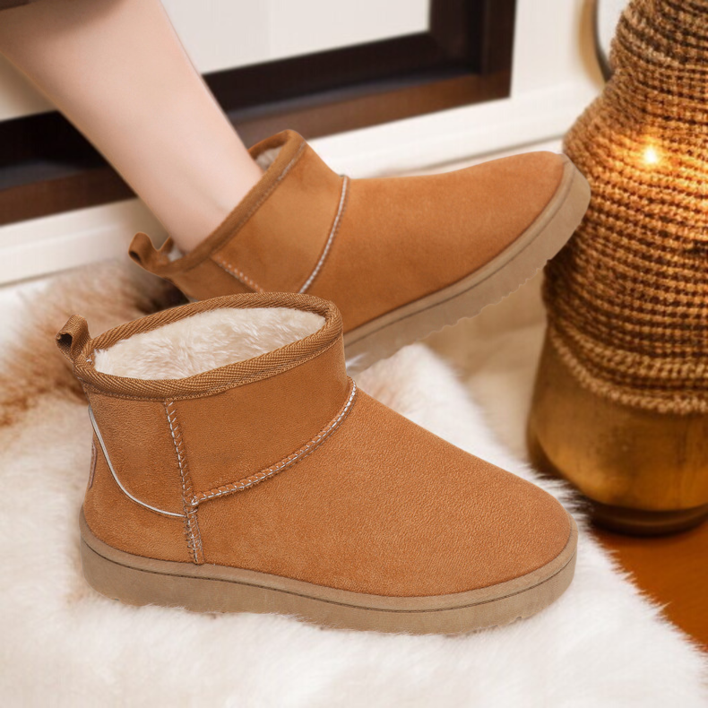 도톰한 통굽 디자인의 여성 겨울 부츠