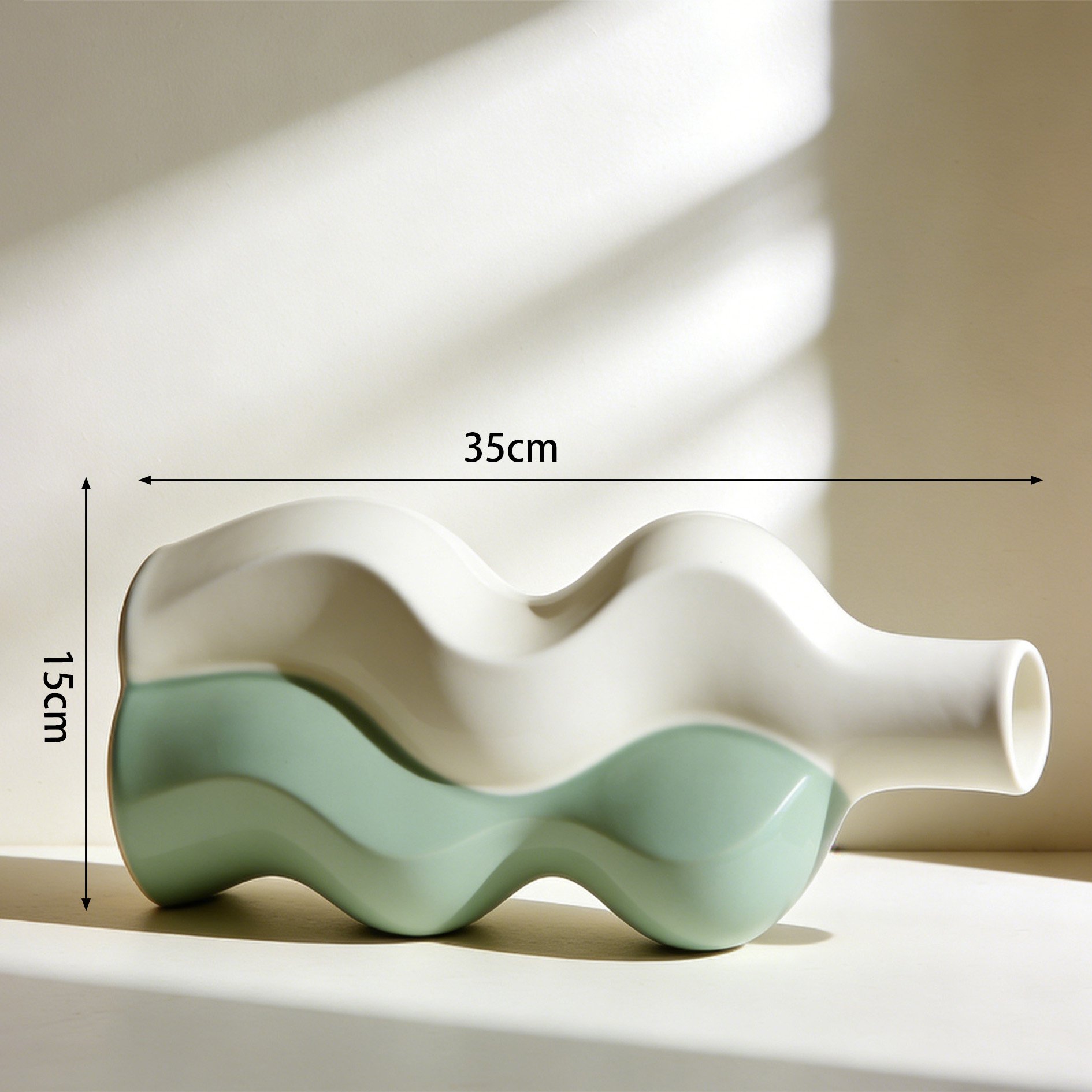 モダンなインテリアに合うミニマル花瓶