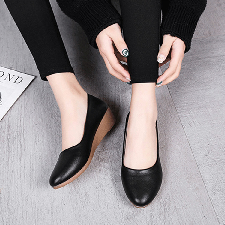 รองเท้าส้นตึกหัวกลม