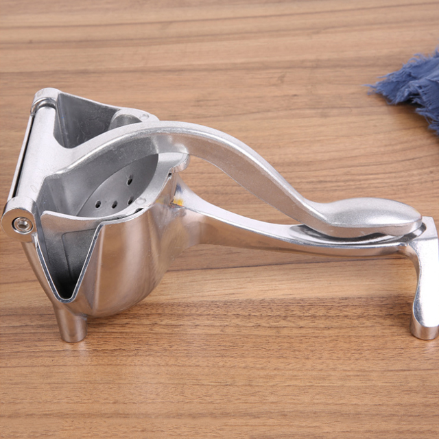 Household manual juicer