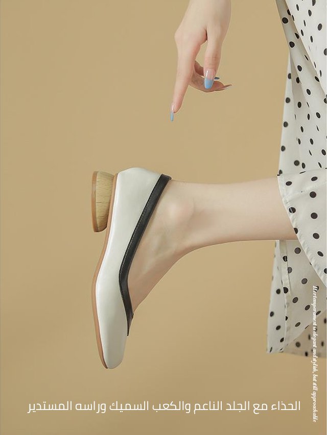 الحذاء مع الجلد الناعم والكعب السميك وراسه المستدير