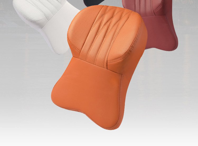 車内で使用するナッパレザーネックパッドの装着例