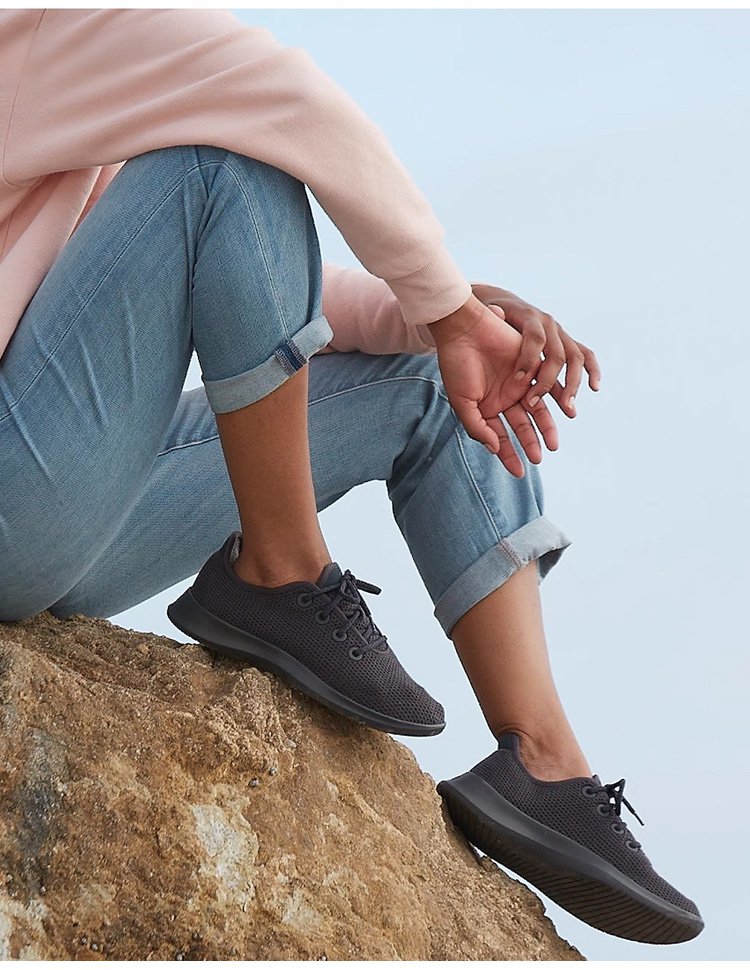 エアライトスニーカーのアウトドアでの使用シーン