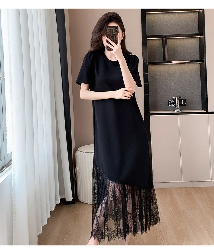 세련된 무드의 레이스 루즈핏 원피스 실내 촬영