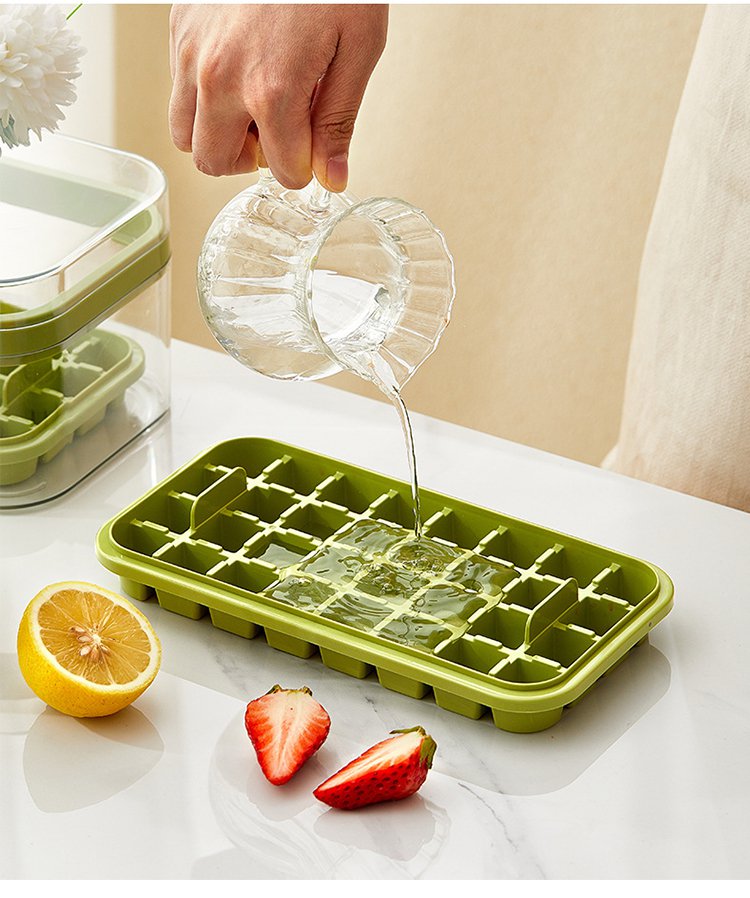 複数サイズ対応の便利な製氷器