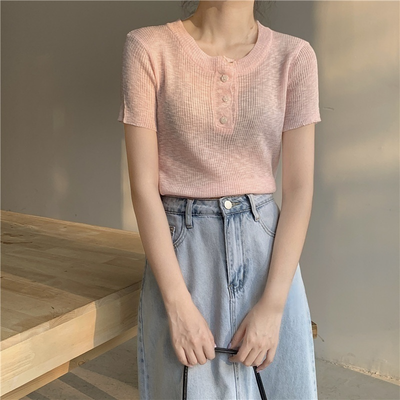 여름 데일리룩에 어울리는 여성 니트