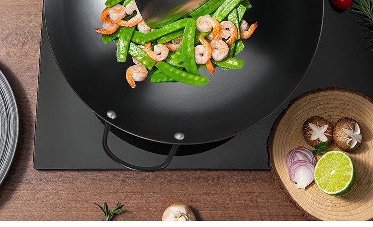 鉄製フライパンの底面デザイン