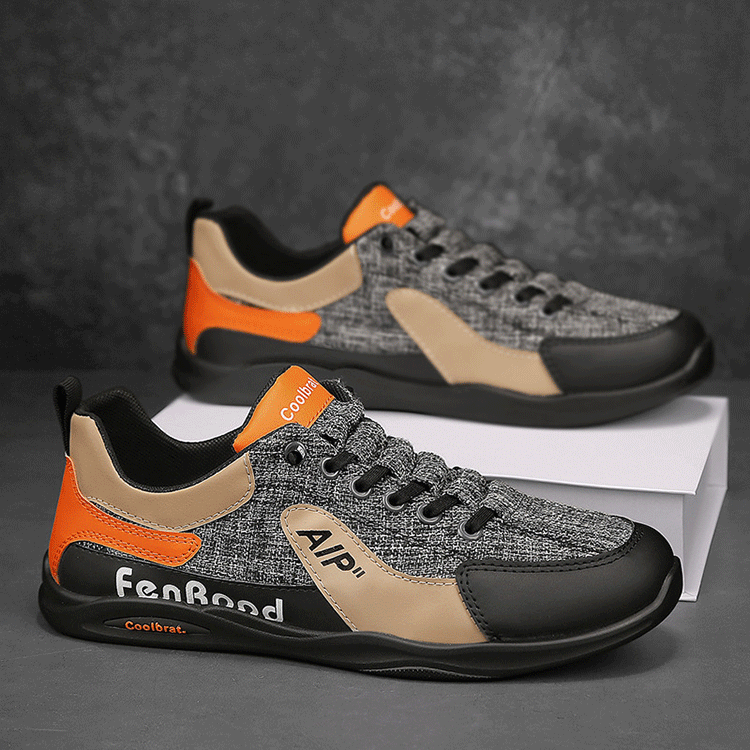 「300万足突破！ 10人に1人が選んだ国民的ロングセラーシューズ」