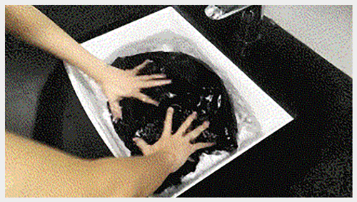 カジュアルコーデのストレートパンツ