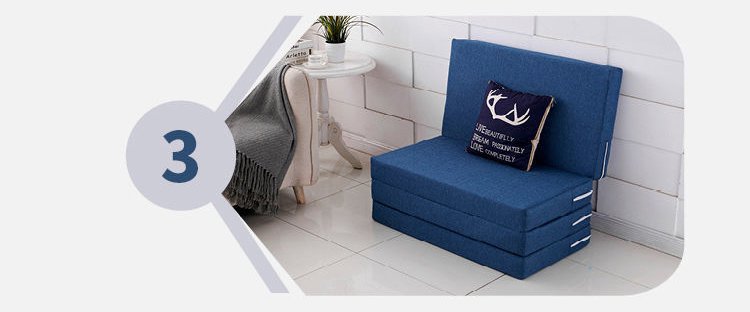 コンパクトに畳んだ状態のマットレス