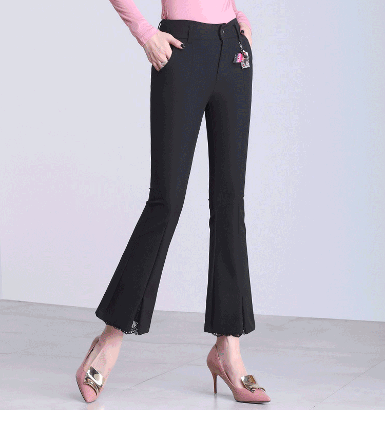 カジュアルコーデの裾レース付きパンツ