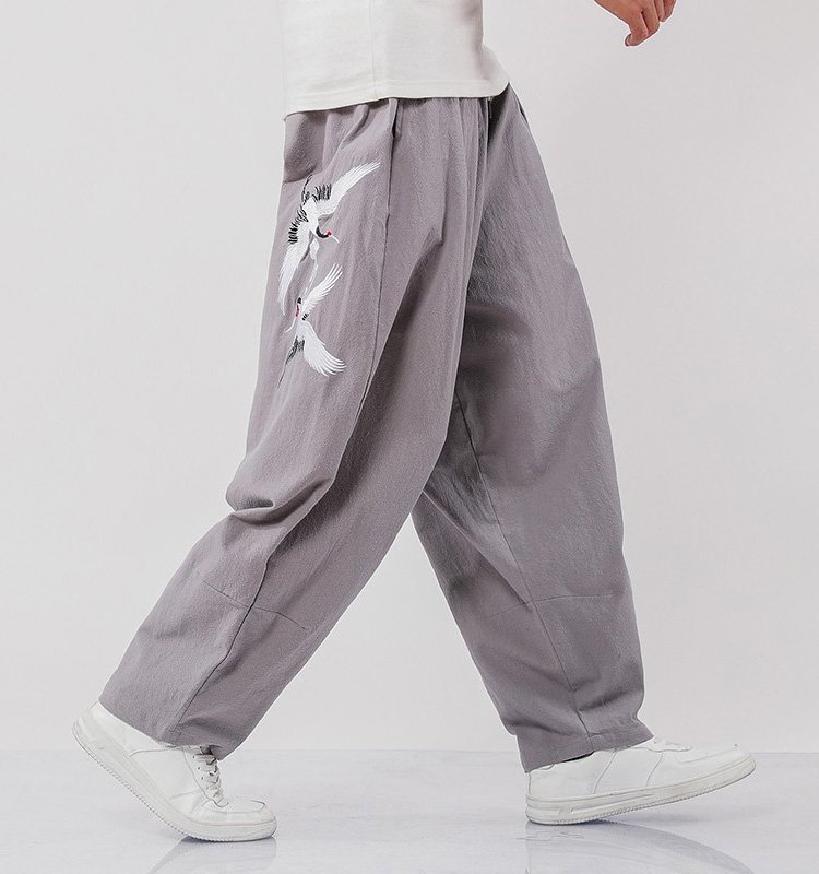 夏にぴったりな涼しいサルエルパンツ