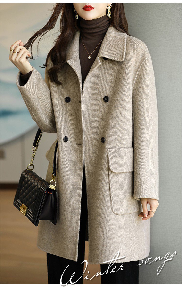 上品なノーカラーコート素材感