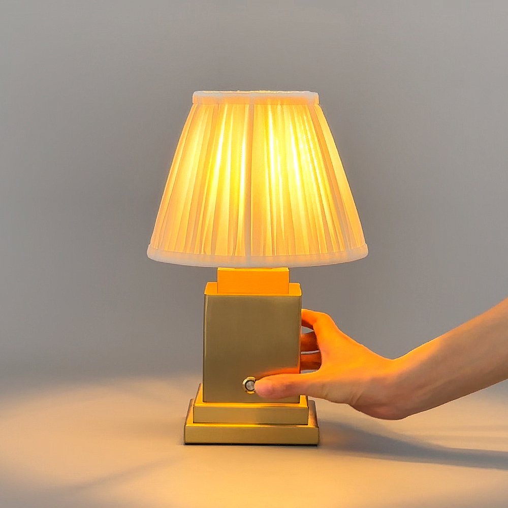 Rechargeable desk lamp