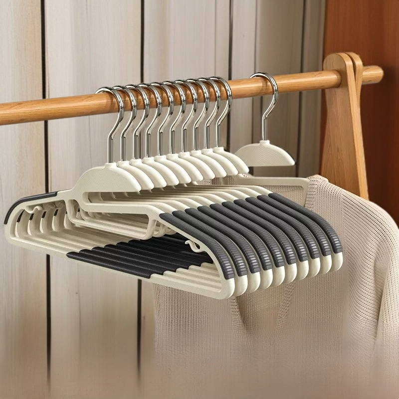 빨래 건조에 좋은 넓은 어깨 옷걸이 사용 예시