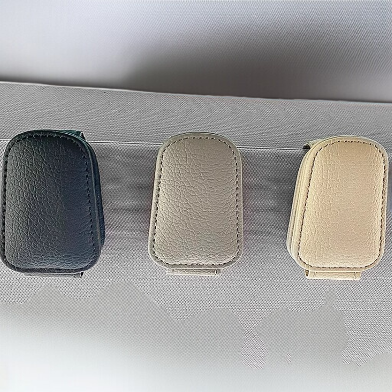 カードとチケットを収納できる多機能ホルダー