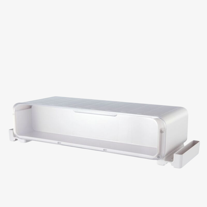 Computer Monitor Erhöhung Rack auf einem modernen Büroschreibtisch